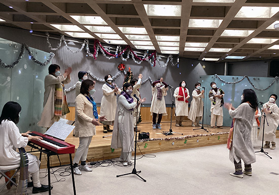 素敵な歌声を届けてくれます